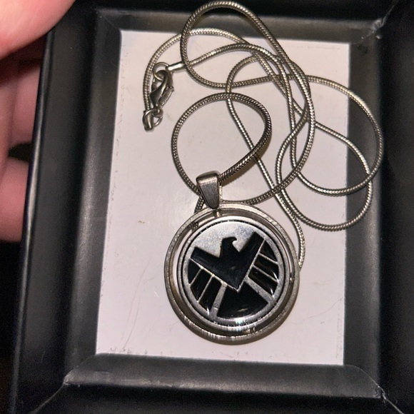 Captain America Necklace - Picture 1 of 4